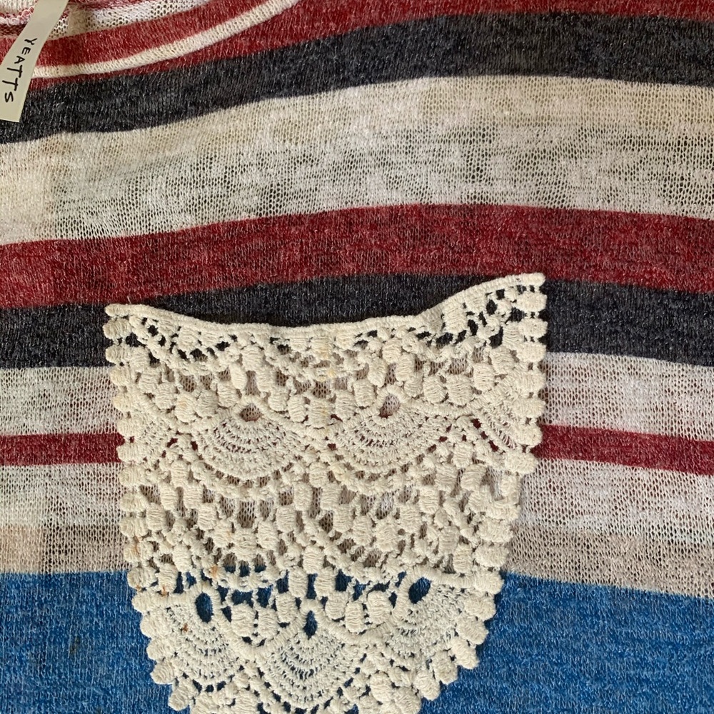 3/$15 💞⭐️CUTE TOP⭐️💞 - Picture 2 of 3